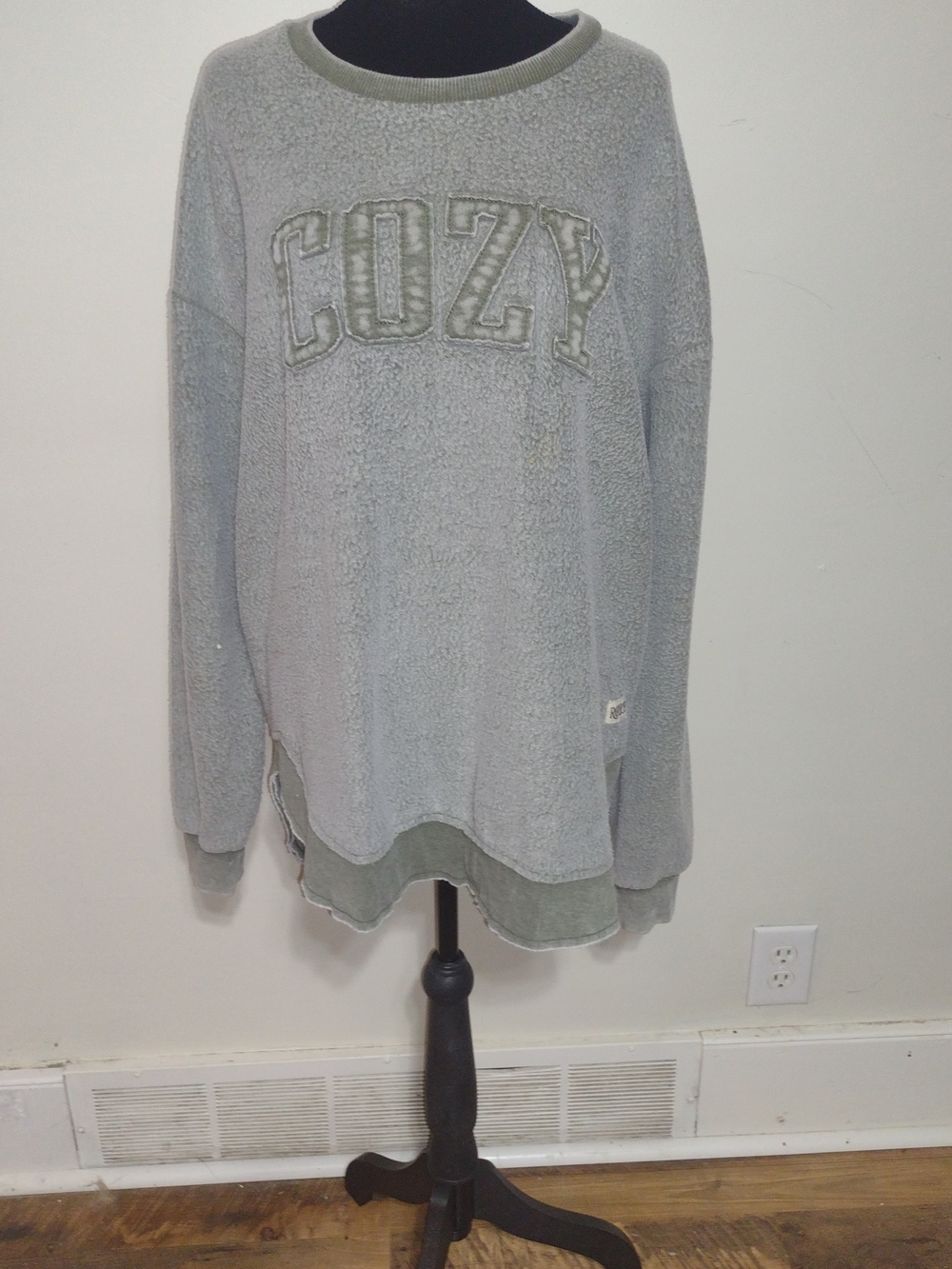 COZY Gray  Women's Crewneck Sweatshirt Size Xl